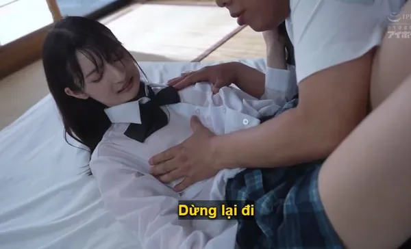 sex mẹ ruột Bố dượng không còn kiềm được trước hoa nhỏ trong bộ đồng phục bị ướt mưa